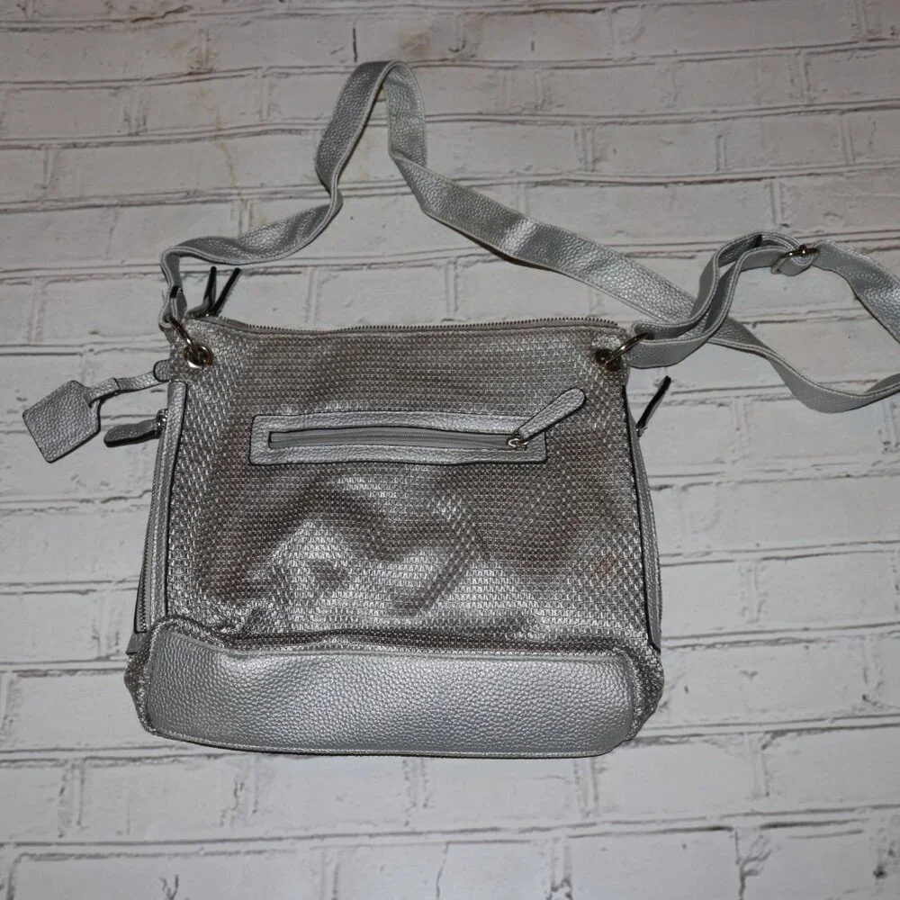 ✨ Falls Creek Silver Crossbody Bag · 12x14
